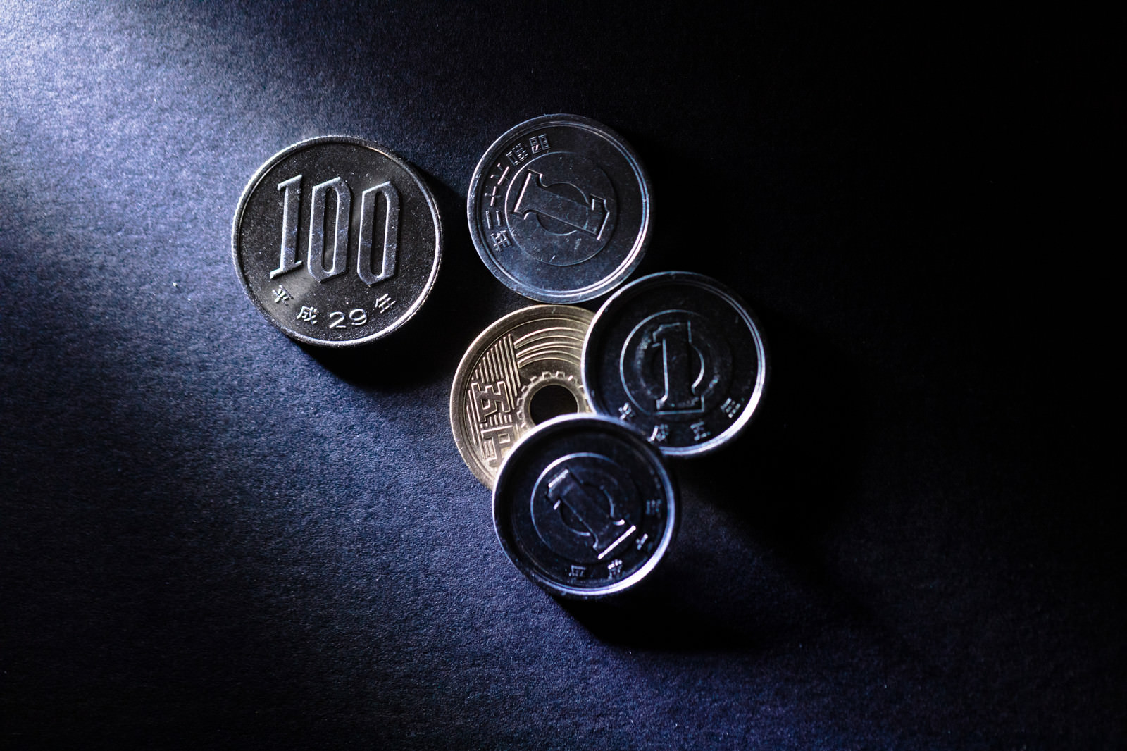 これまでに発行された100円玉の主な6つの種類