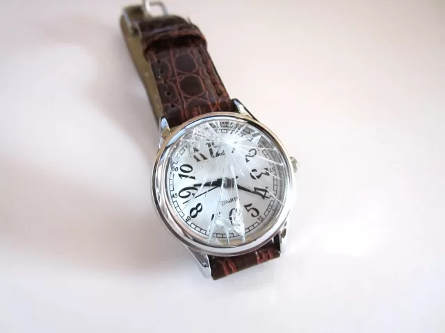 壊れた腕時計で買取不可となる例