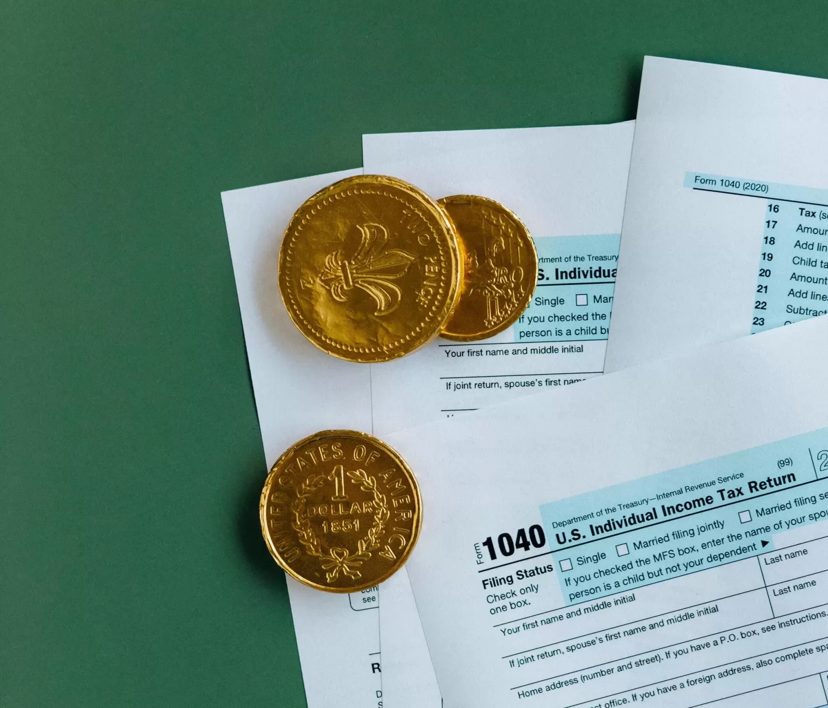 2枚存在する10万円金貨の違い