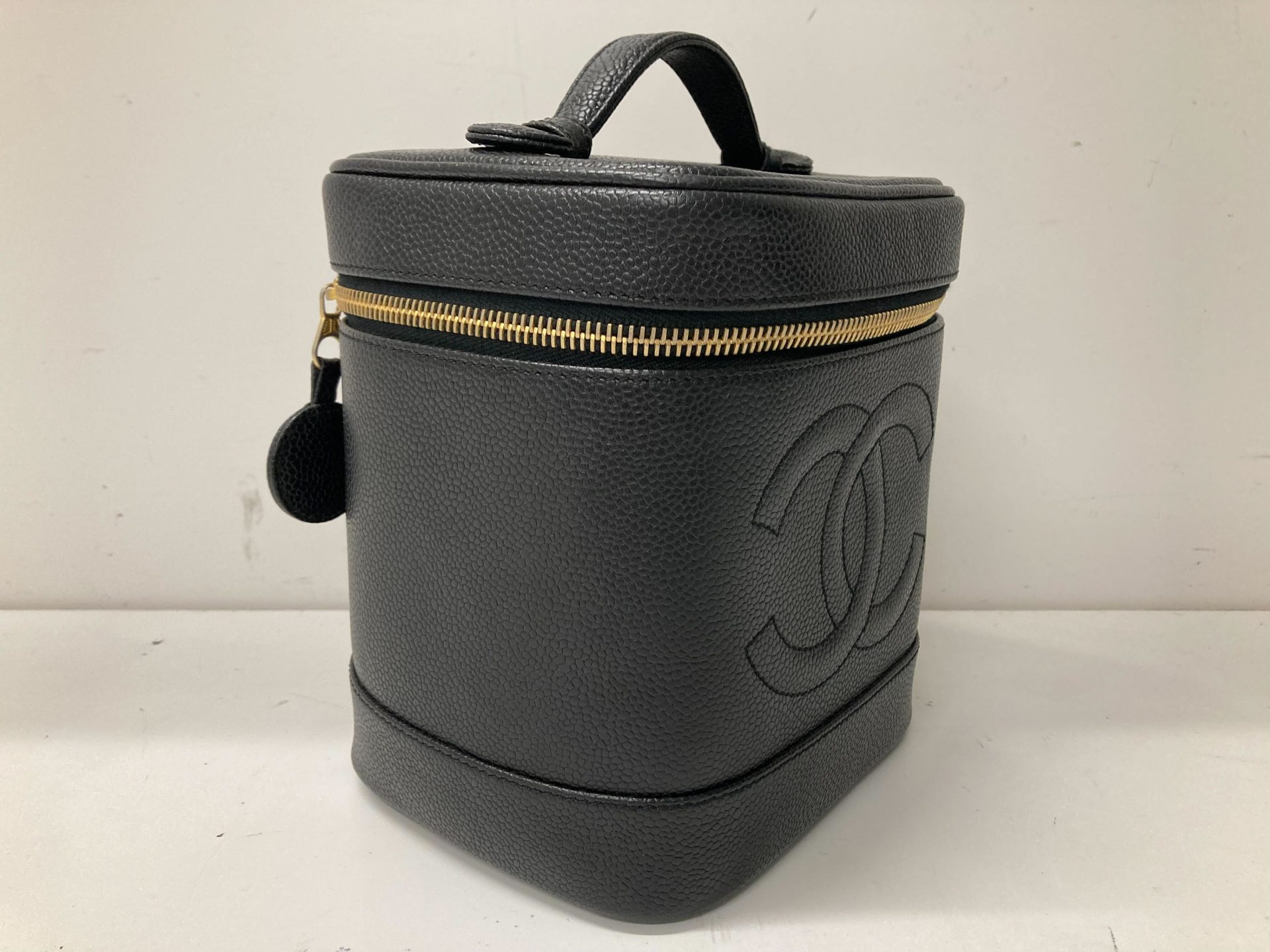 シャネル バニティ 黒 キャビアスキン